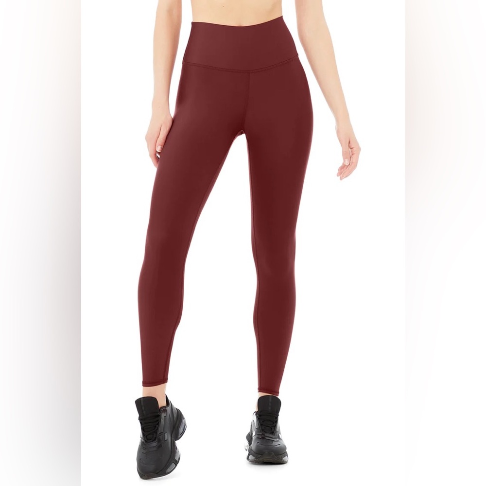 LIKE NEW: High-Waist Airlift Legging ALO- color Cranberry